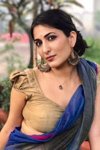 Eisha Chopra backdrop