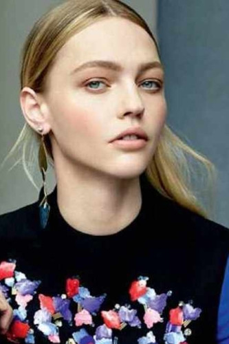 Sasha Pivovarova backdrop