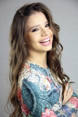 Milena Melo backdrop