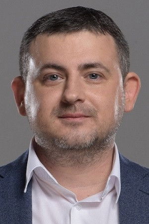 Arsen Tarknaev backdrop