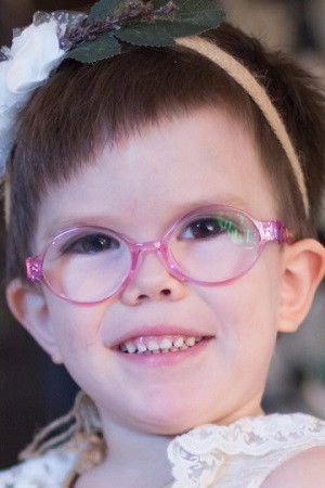 Asya Oztyurk backdrop