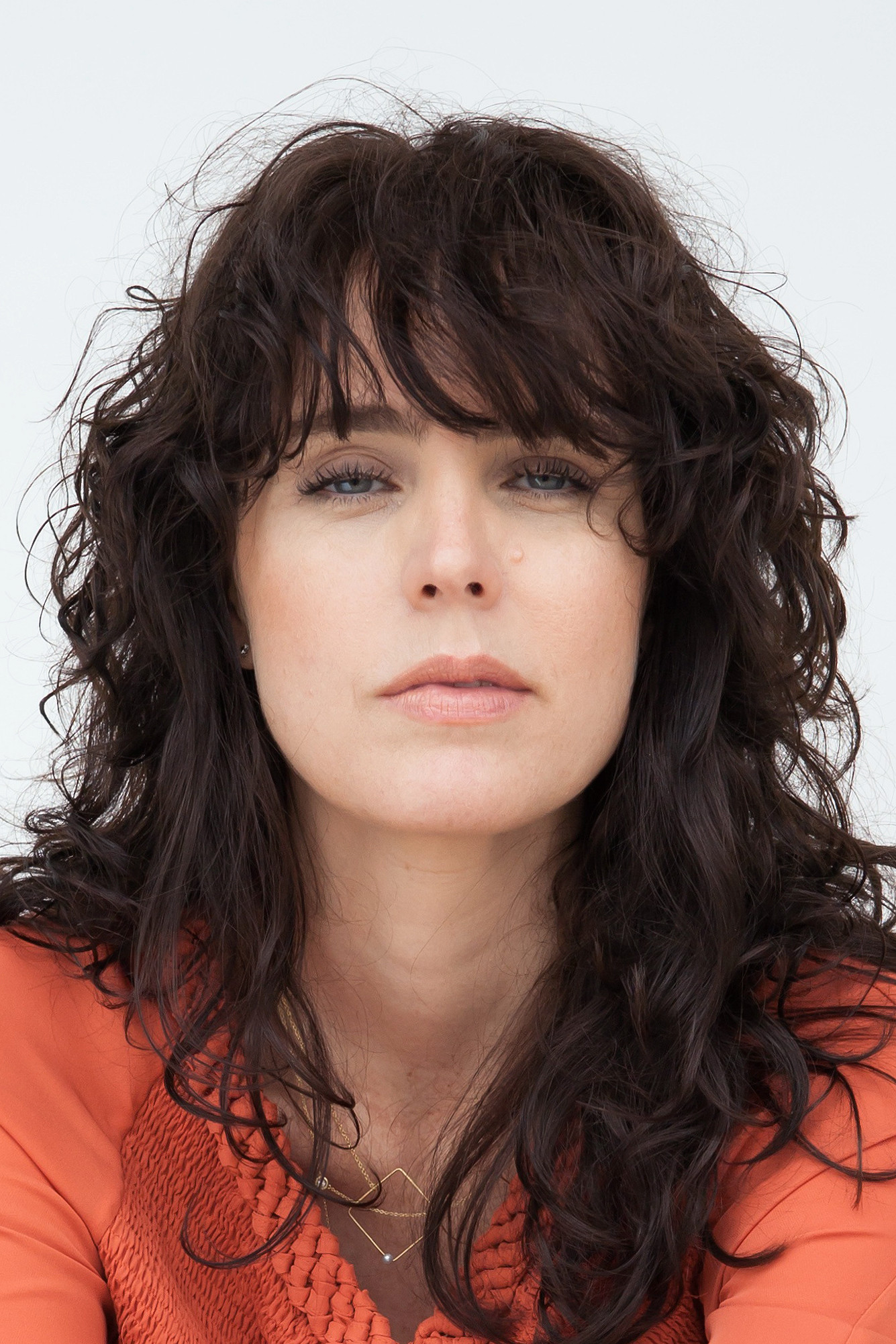 Carolina Jabor backdrop