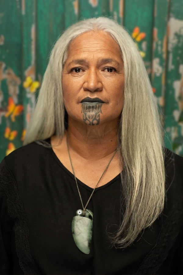 Hinetu Dell backdrop