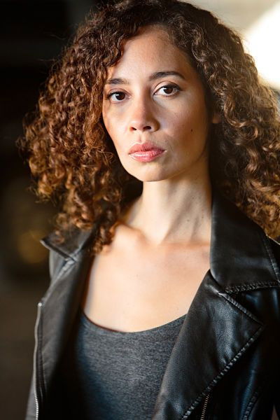 Sélynne Silver backdrop