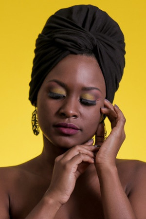 Evana Jeyssan backdrop