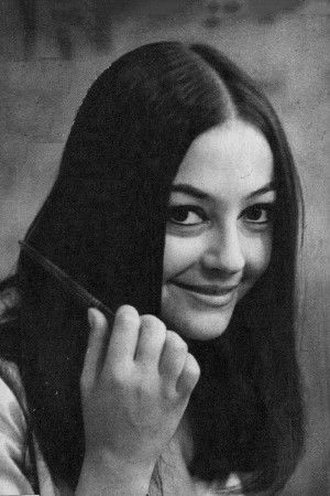 Patricia Guzmán backdrop