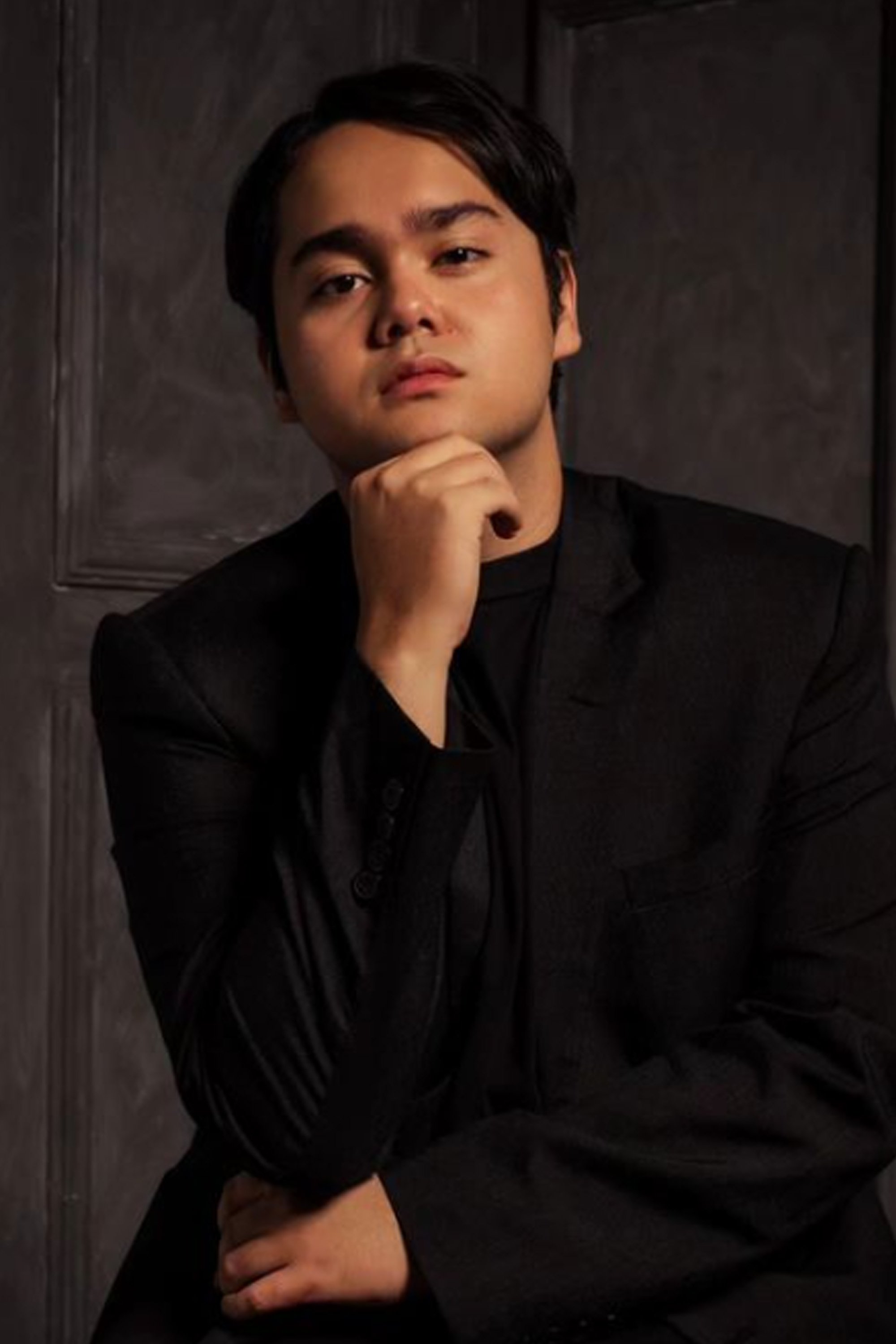 Adam Farrel backdrop