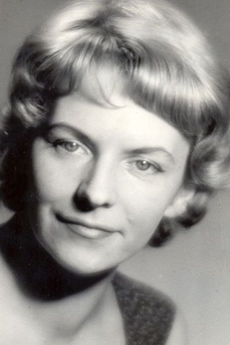 Aleksandra Dmochowska backdrop