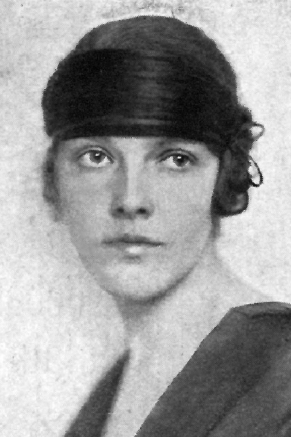 Astrid Holm → Astrid Holëm backdrop