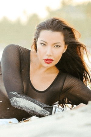 Carolina Feliz backdrop