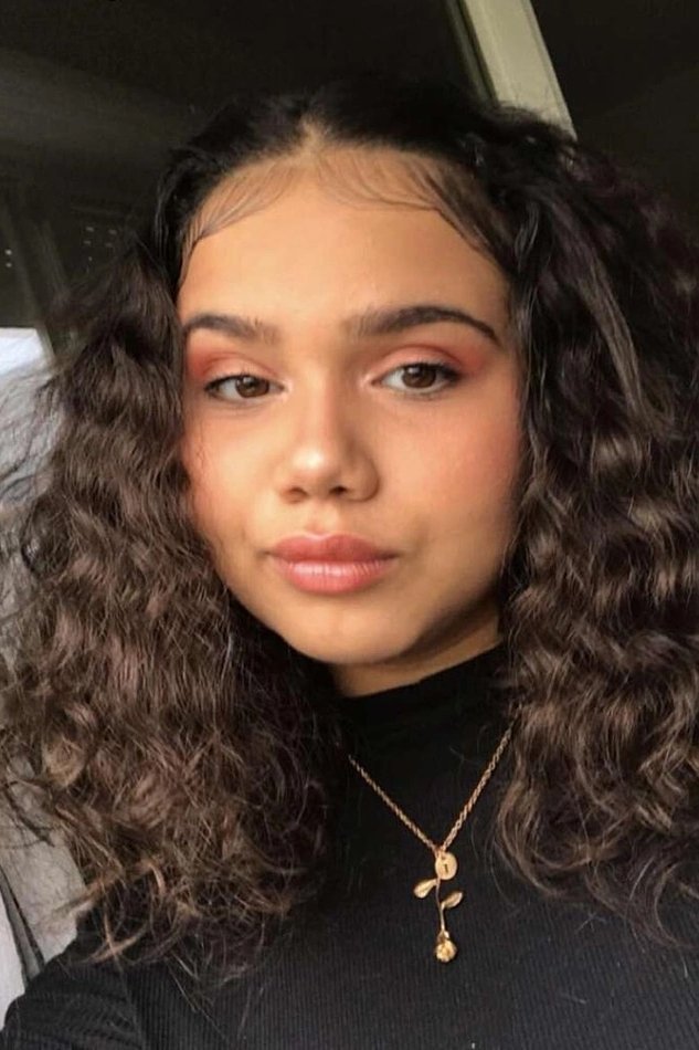 Mahia Zrouki backdrop