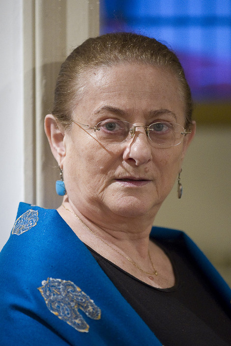 Adina Cezar backdrop