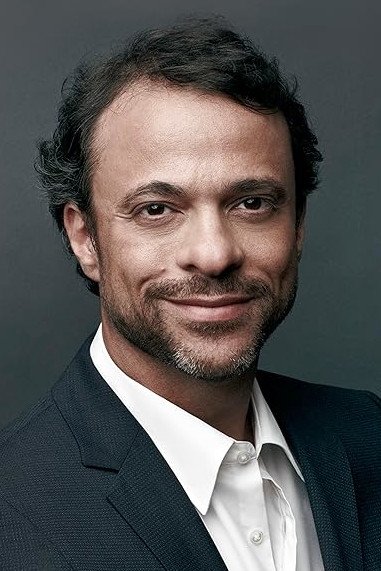 David Kushner backdrop