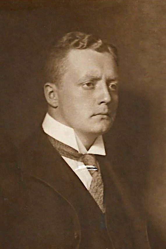 Carl Clewing backdrop