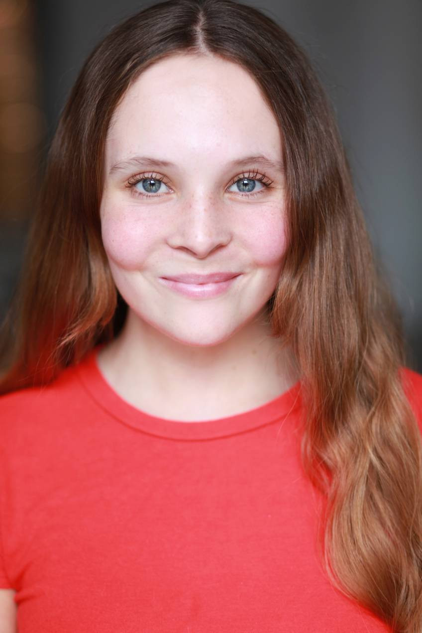 Amélie Caron backdrop