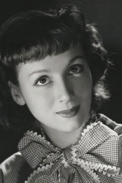 Simone Duhart backdrop