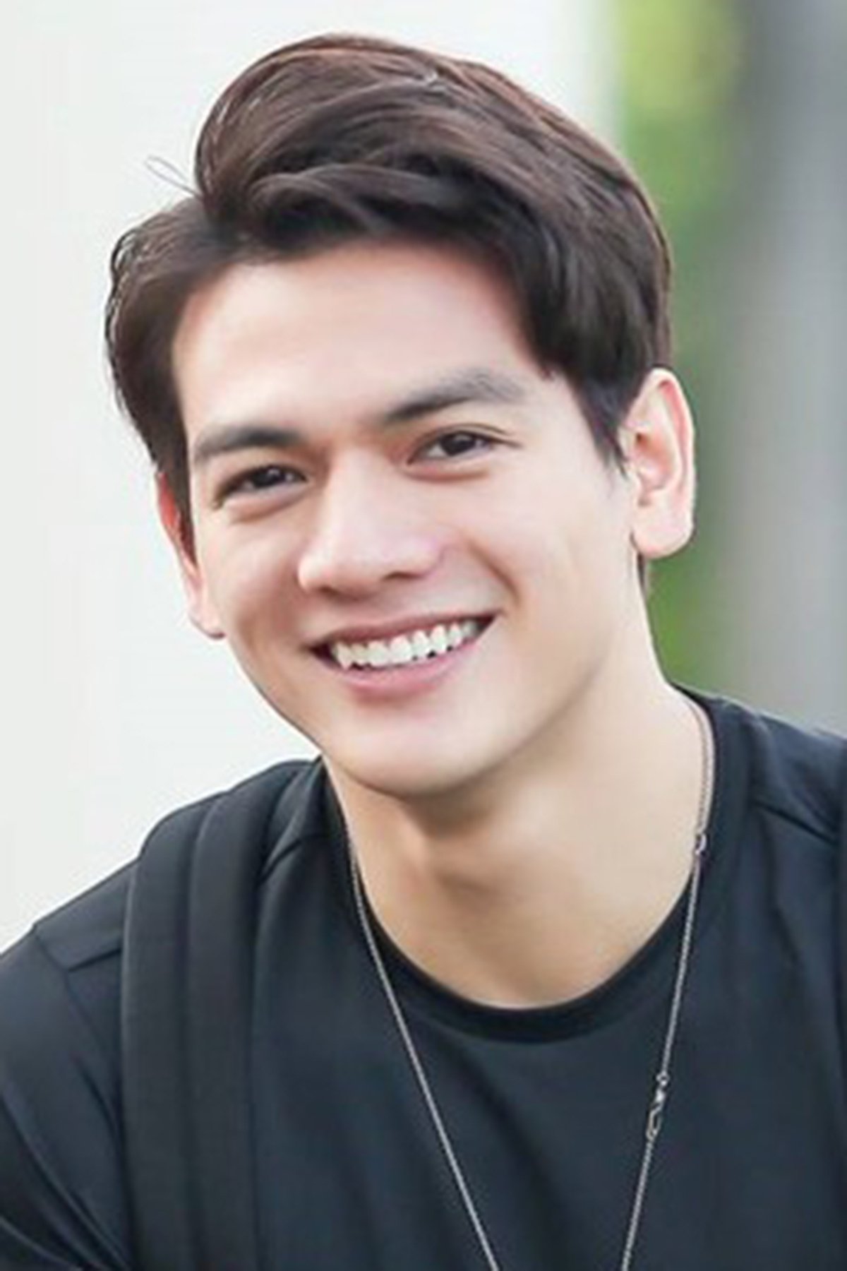 Lê Xuân Tiền backdrop