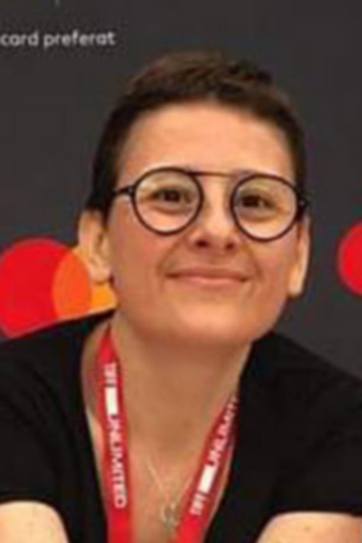 Camelia Popa backdrop