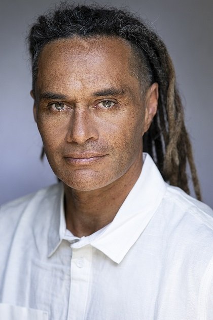 Matt Bennett backdrop