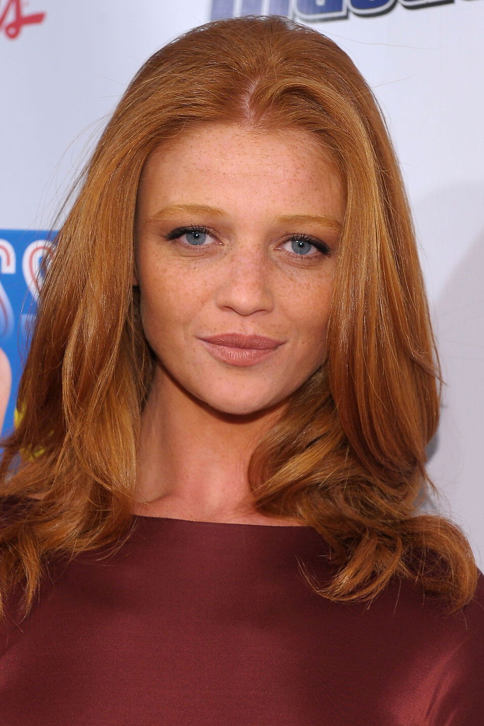 Cintia Dicker backdrop