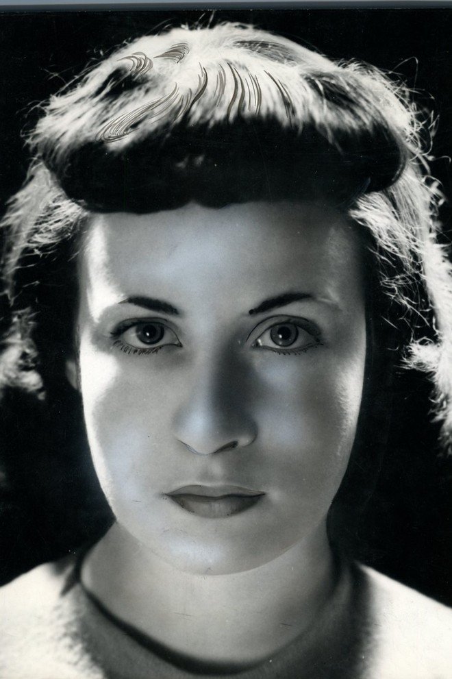 Paula Dehelly backdrop