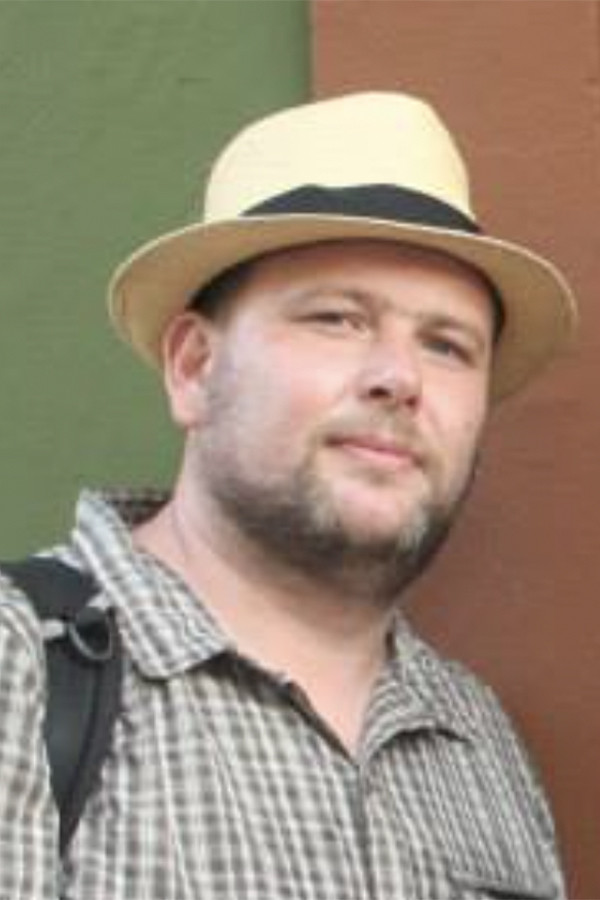 Bernardo Kenny backdrop