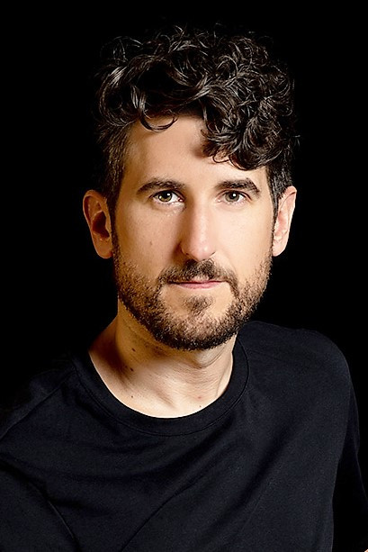 Héctor Carballo backdrop