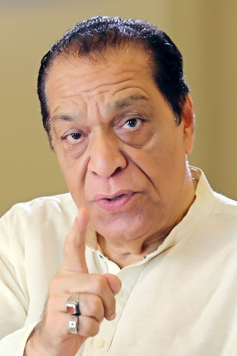 Munawar Saeed backdrop