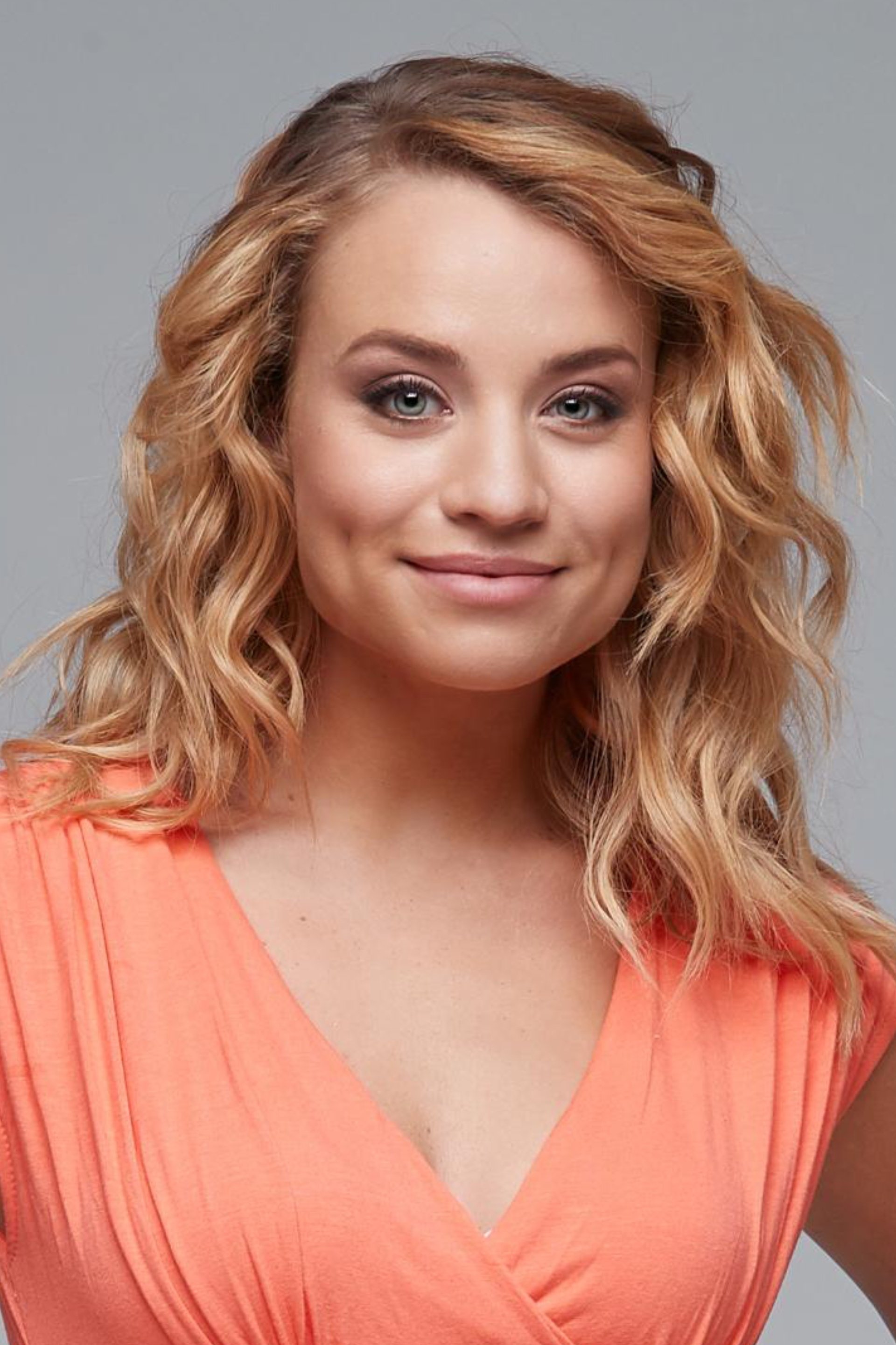 Anna Laura Kiss backdrop