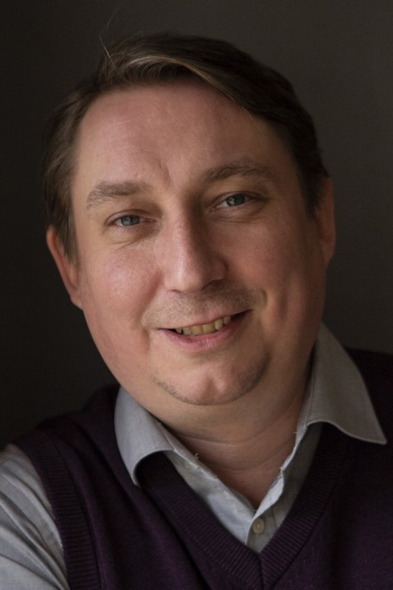 Robert Mikluš backdrop