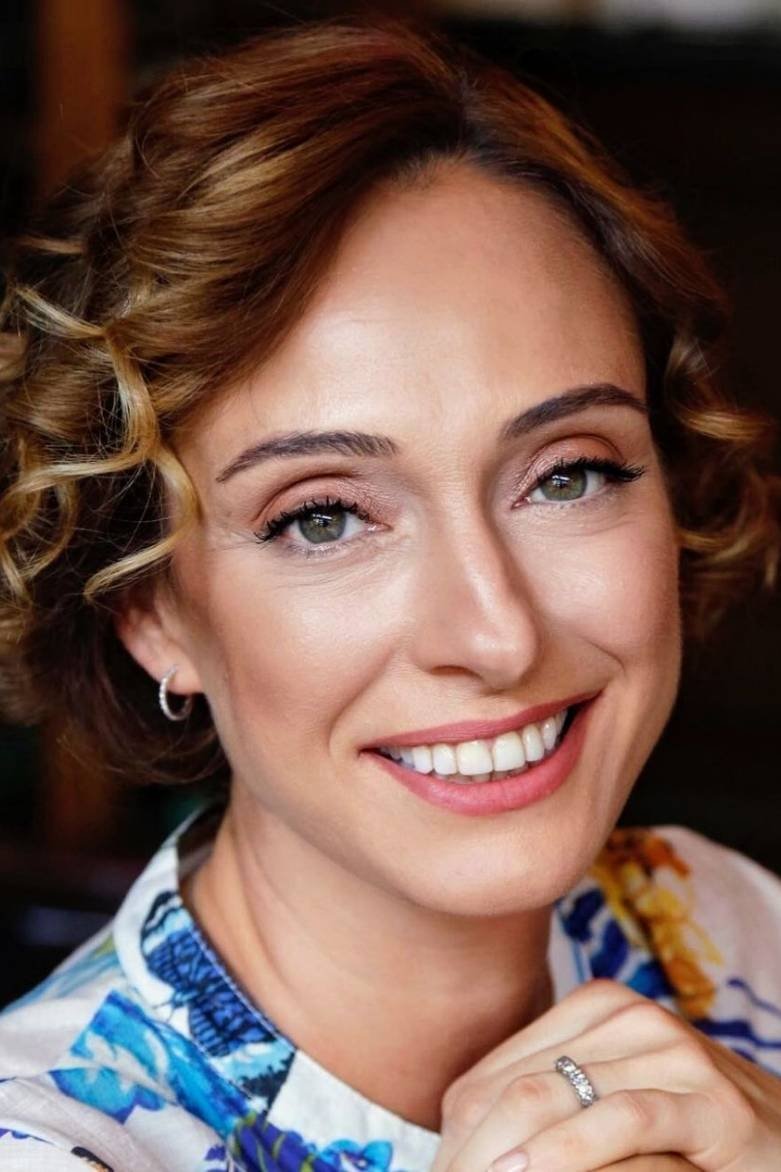 Burcu Almeman backdrop