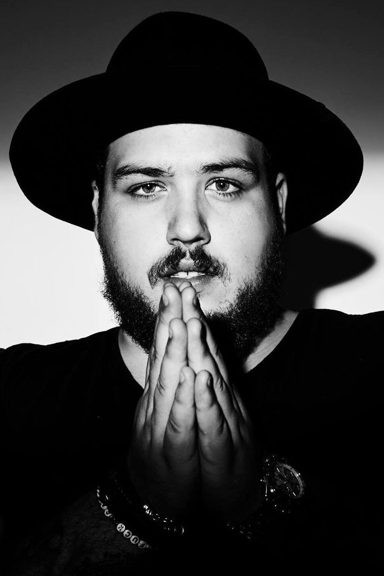 Anis Don Demina backdrop