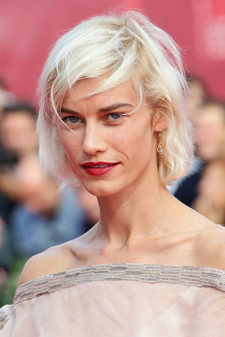 Delfine Bafort backdrop