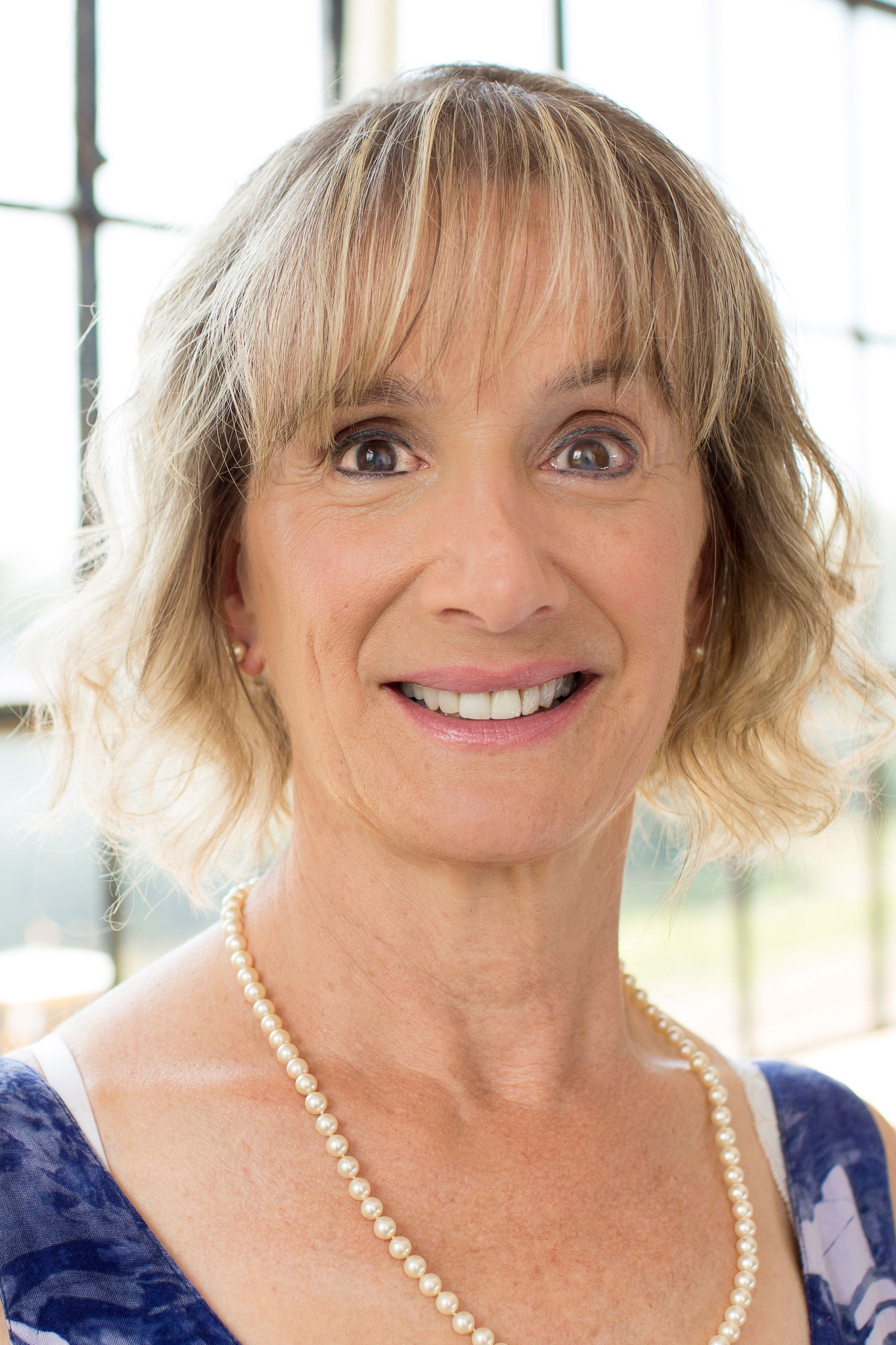 France Poulin backdrop