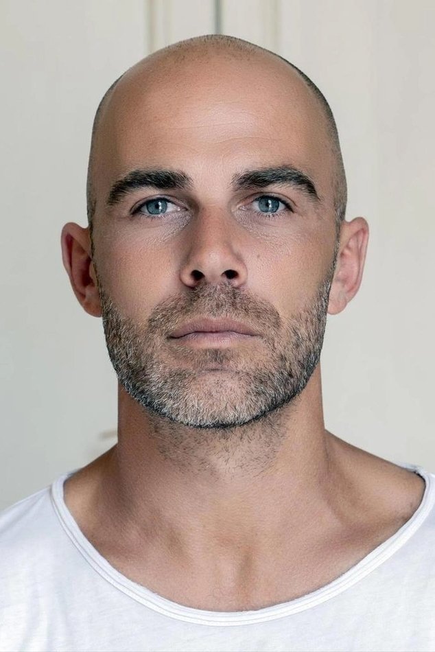 Benjamin Bodi backdrop