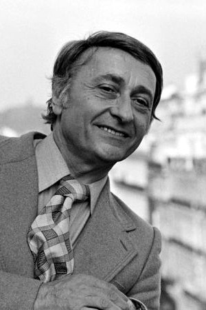 Maurice Favières backdrop