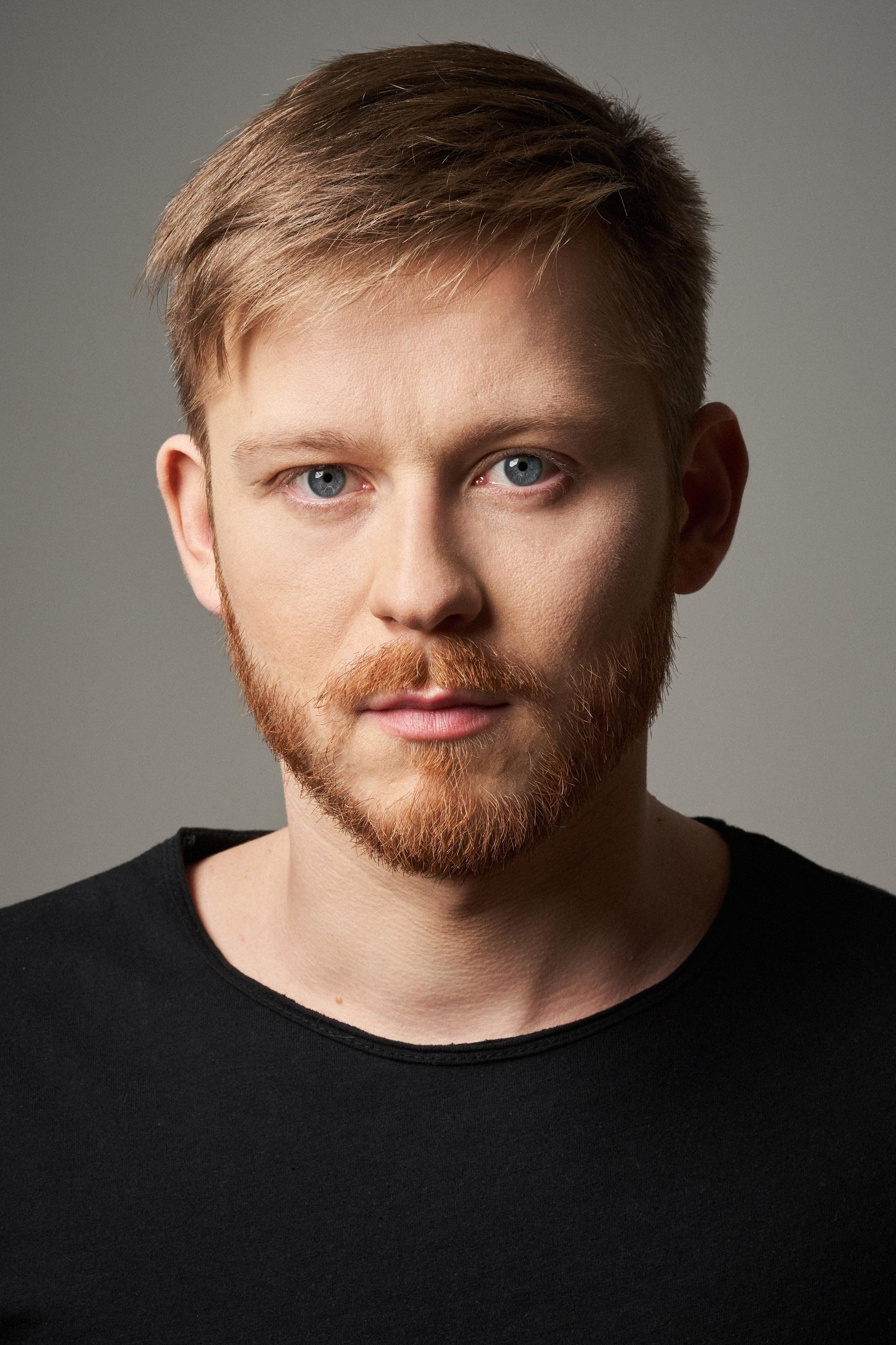 Simeoni Sundja backdrop