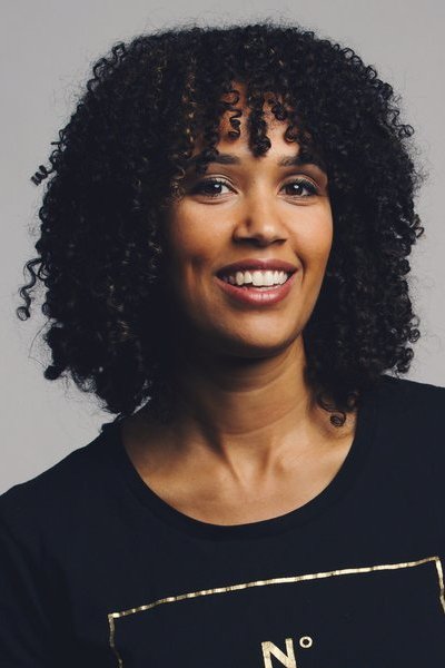 Zoey Martinson backdrop