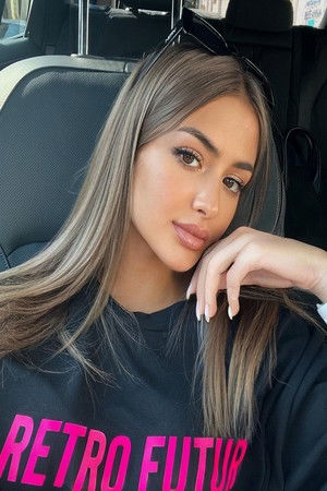 Iuliana Beregoi backdrop