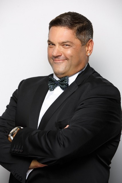 Vitalijus Cololo backdrop