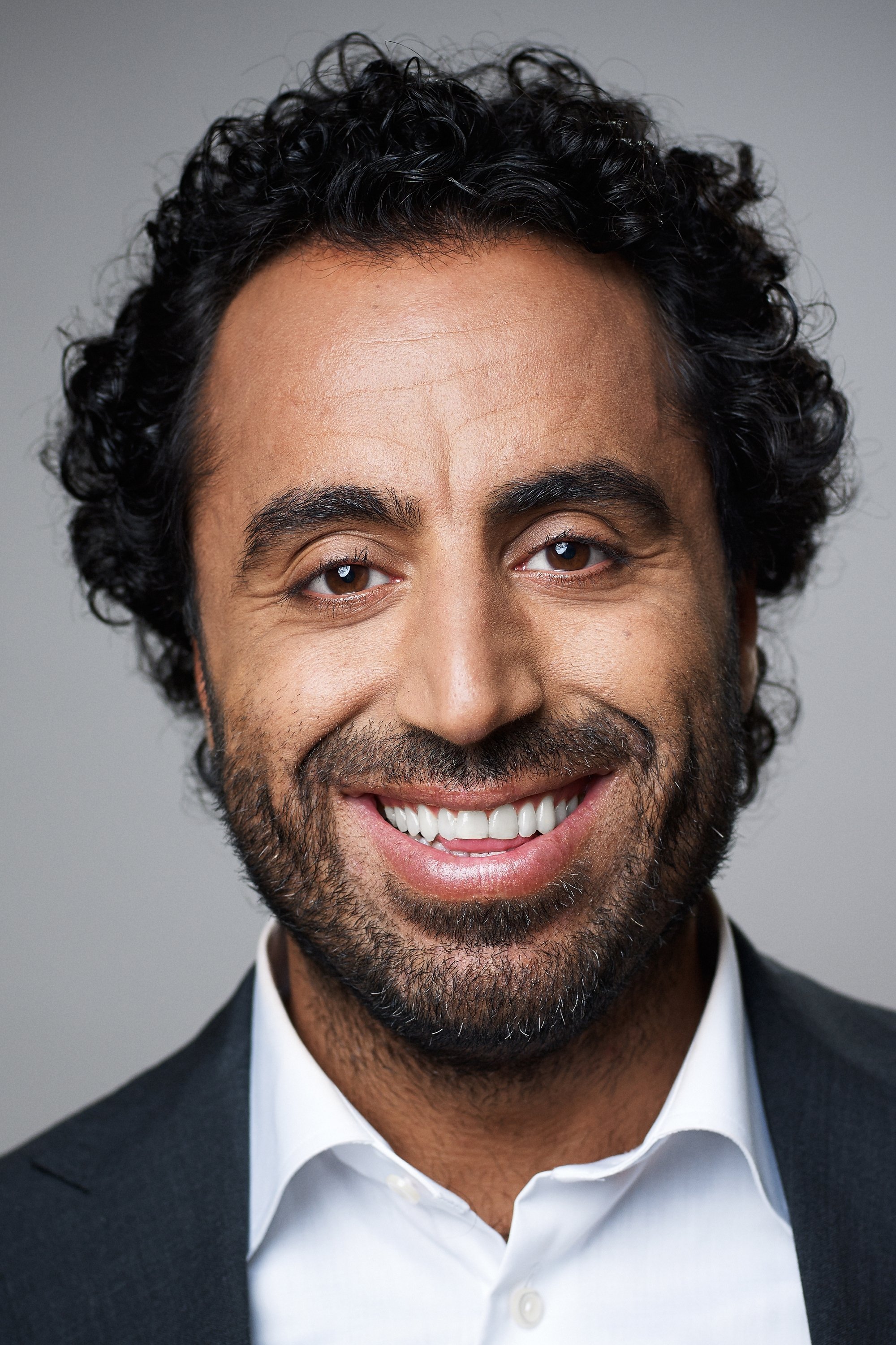 Özz Nûjen backdrop