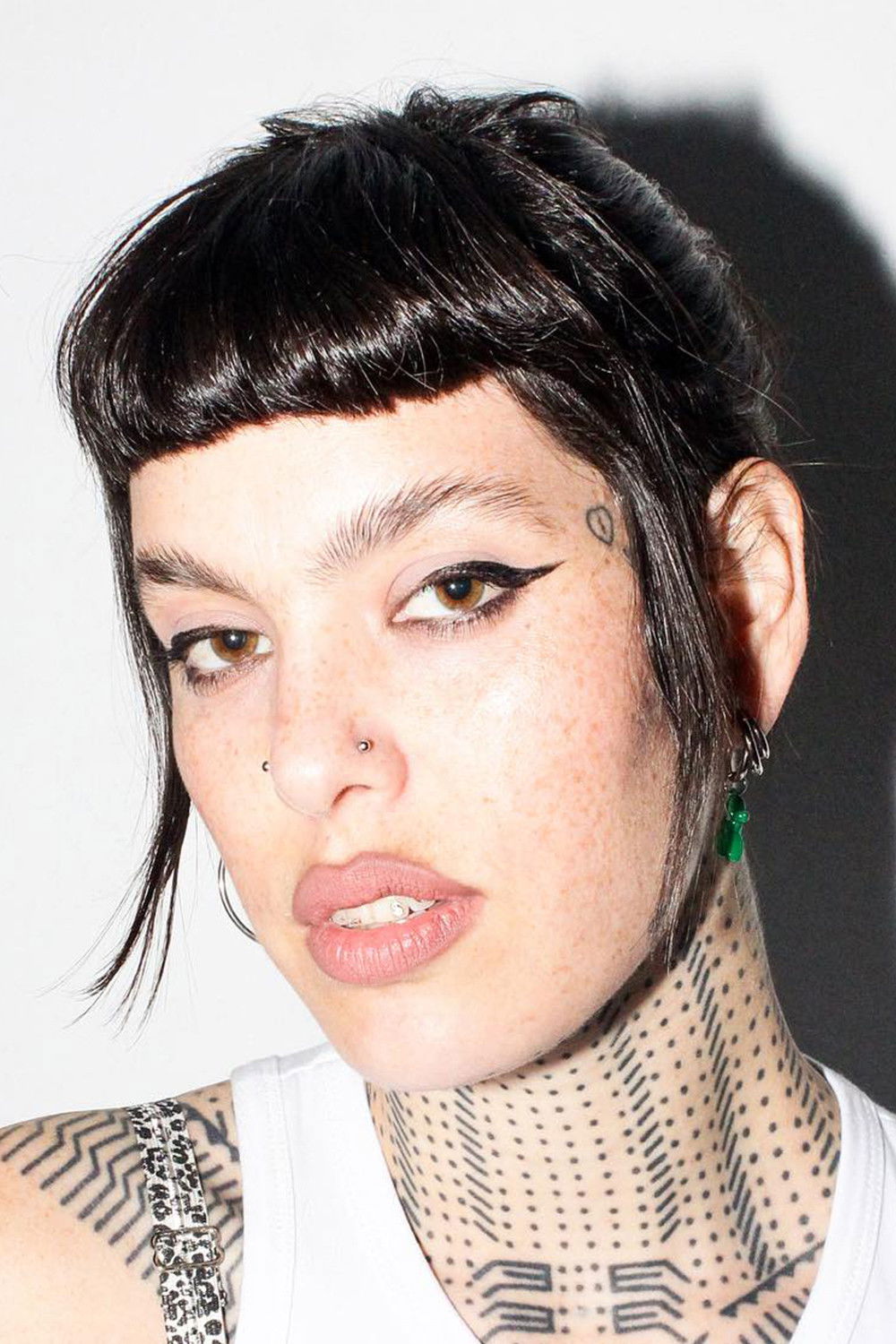 Ana Victoria de Vincentiis backdrop