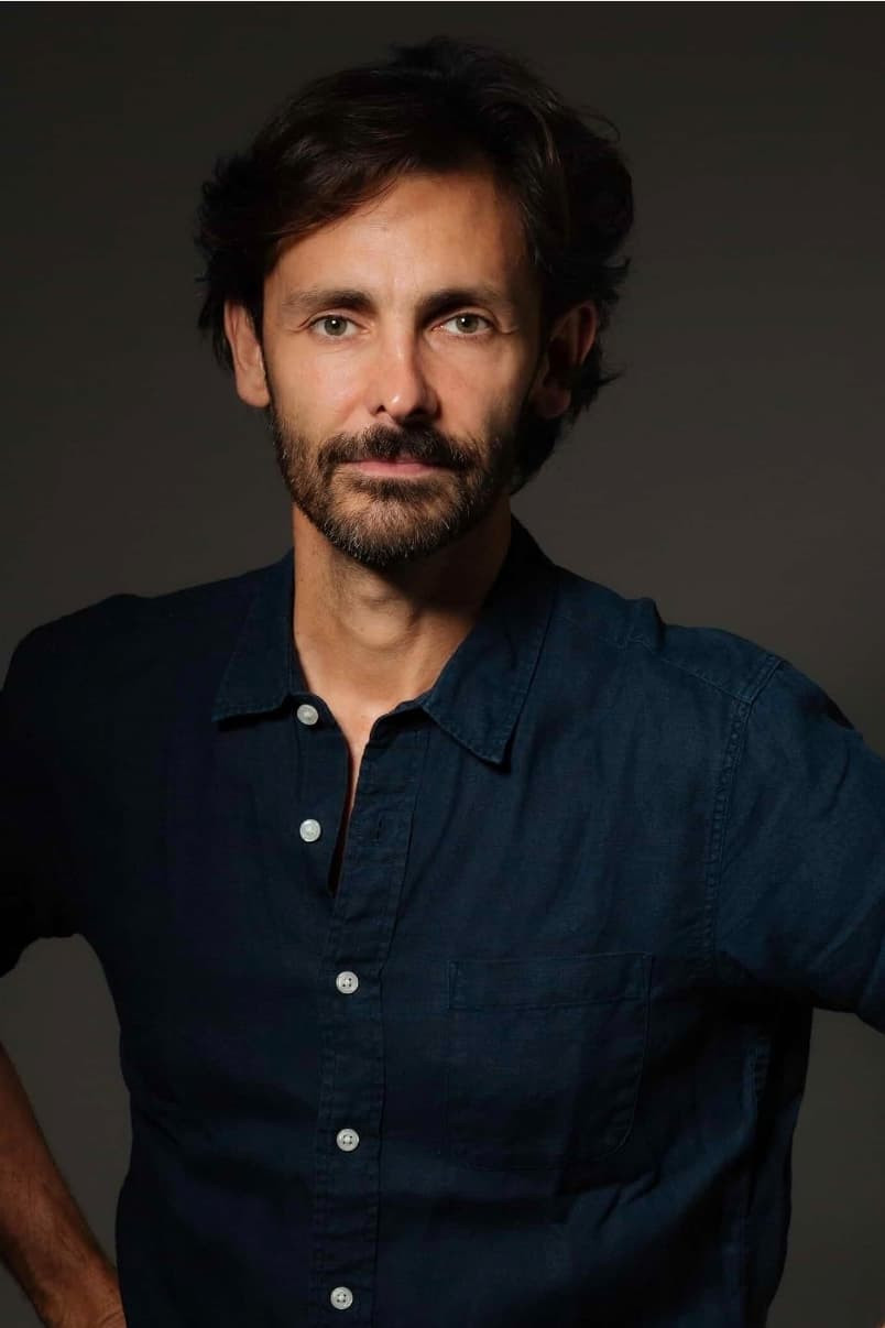 Fernando Honesko backdrop