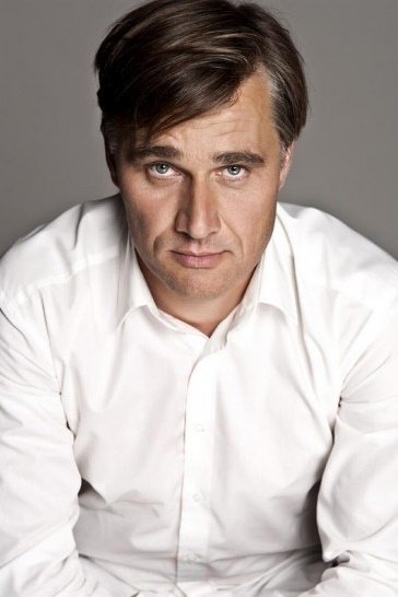 Zsolt Trill backdrop