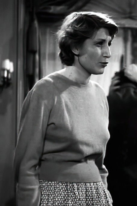 Simone Logeart backdrop