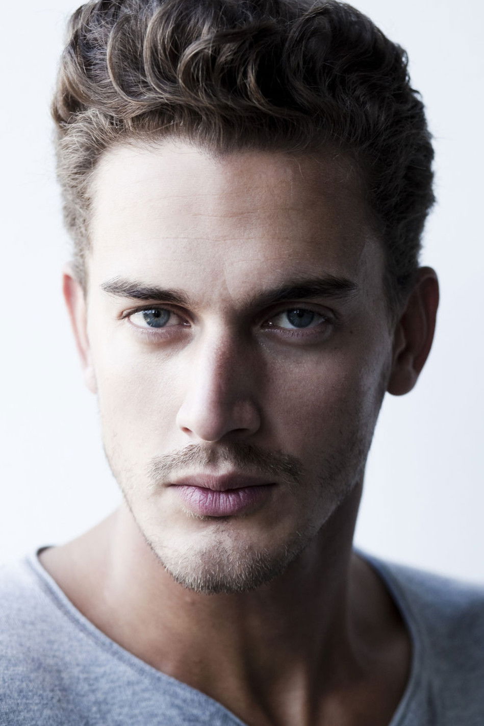 Recep Güneysu backdrop