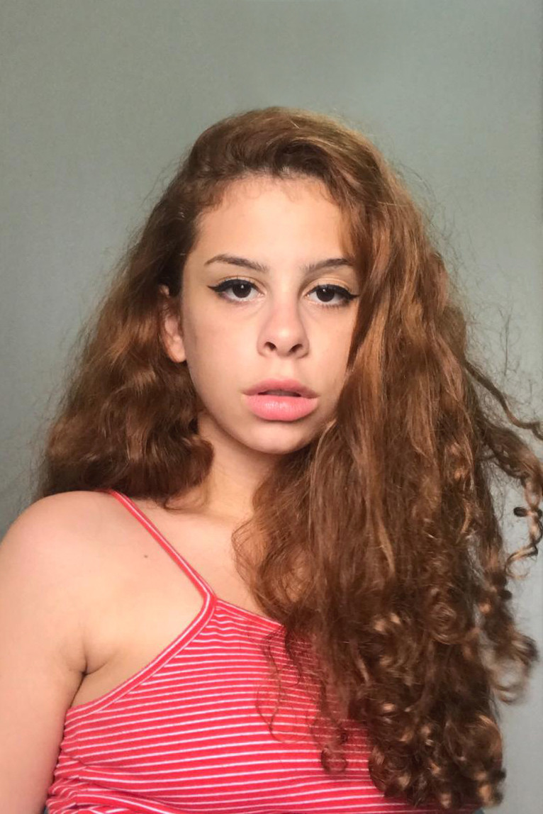 Bianca Dantas backdrop