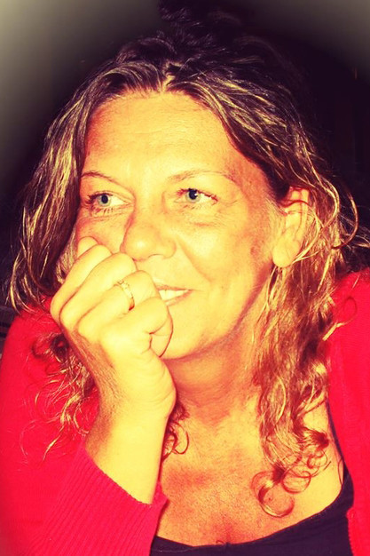 Viki Manoli backdrop