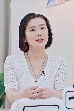 Churong Fan backdrop