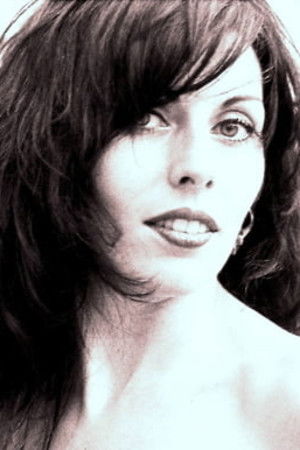 Vahéna Menras backdrop